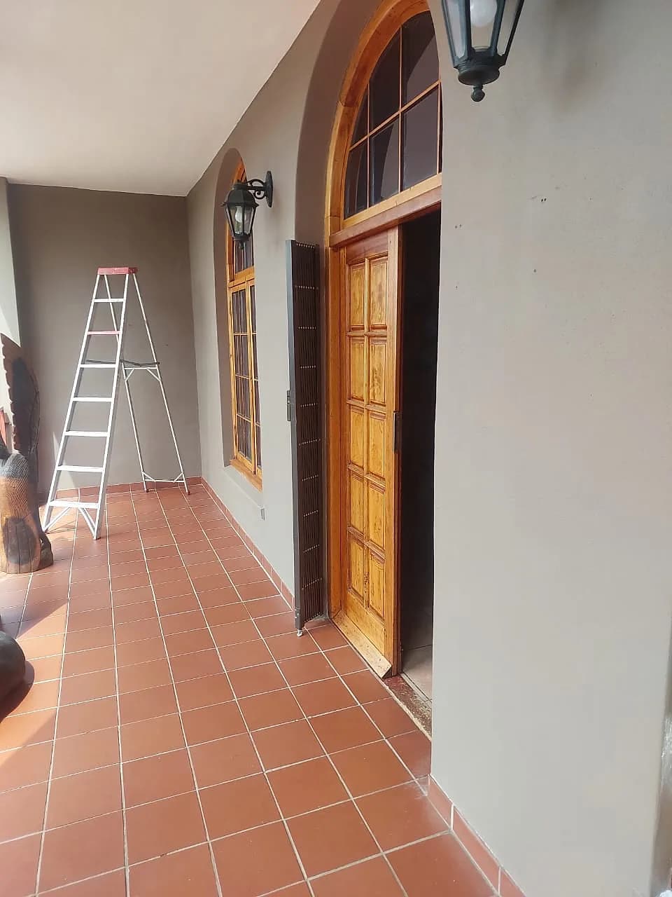 Varnishing & Wood Sealing in Edgemead